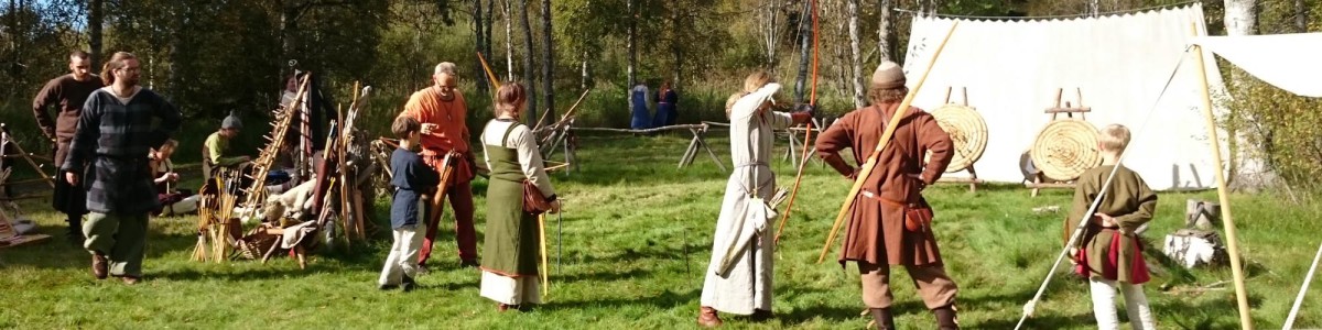 Personer vid bågskyttebana